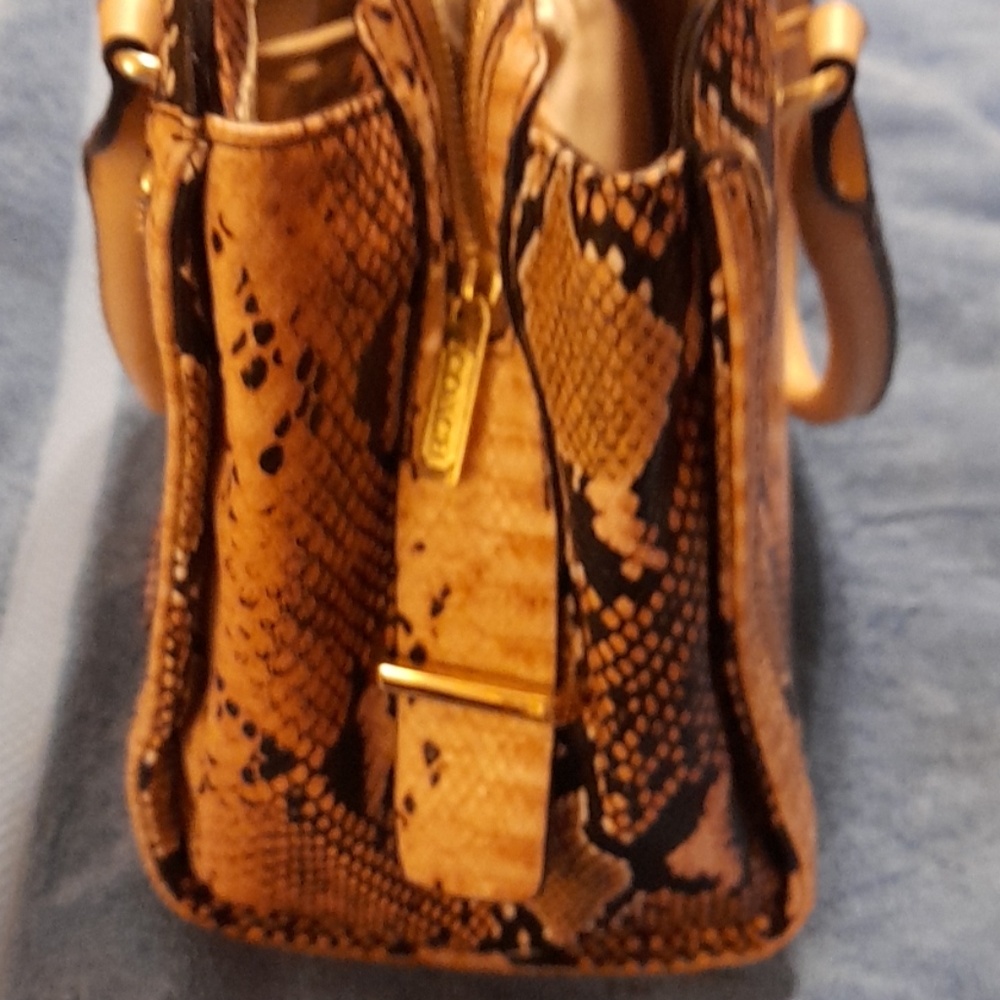Coach Handbag - Picture 7 of 8
